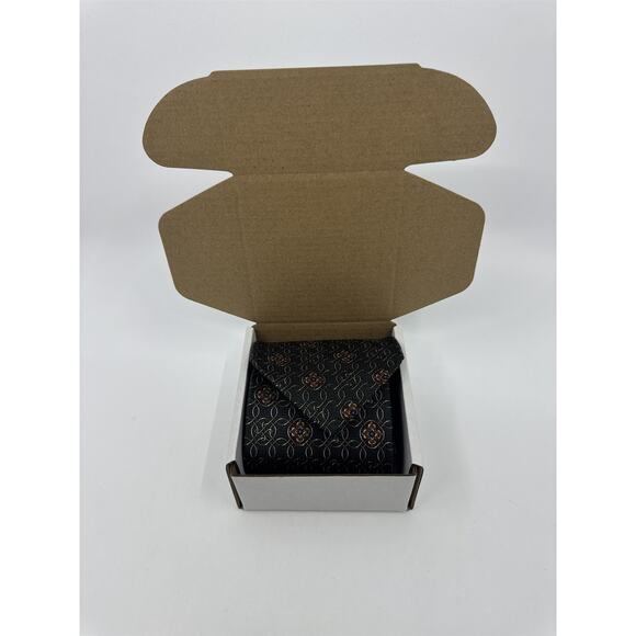 Today's Man Made In Italy Green and Orange Medallion Patten Men's Neck Tie - Picture 9 of 9